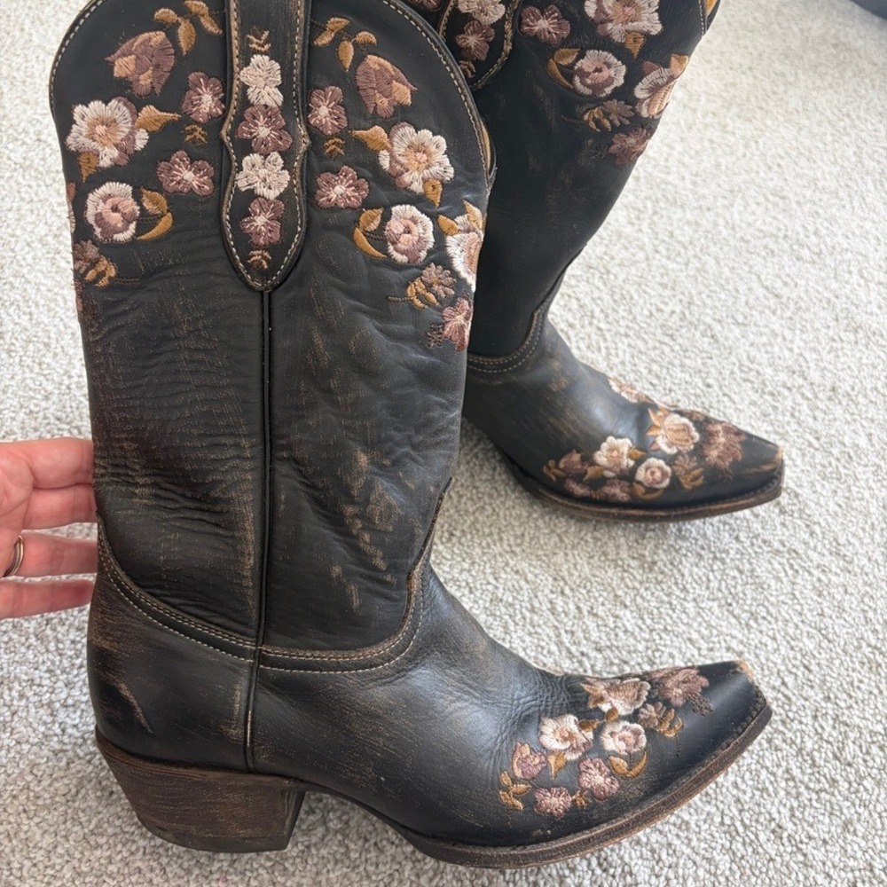 Cavender's Floral Embroidered Cowboy Boots Brown Distressed Leather Western